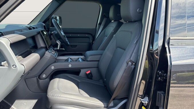 Land Rover Defender 3.0 D250 X-Dynamic SE 110 5dr Auto Diesel Estate - Image 3